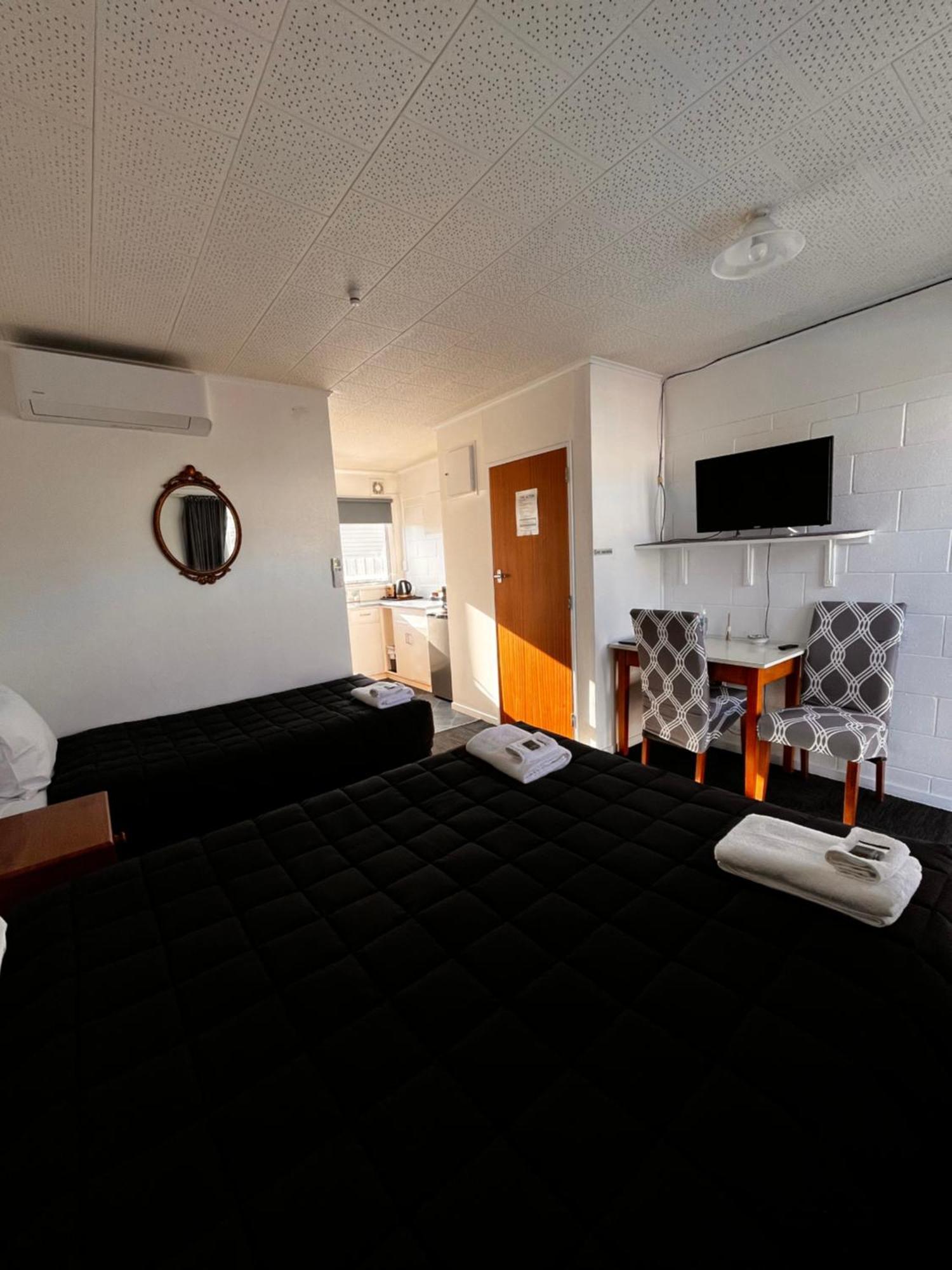 Brooklyne Motel Sanson ภายนอก รูปภาพ