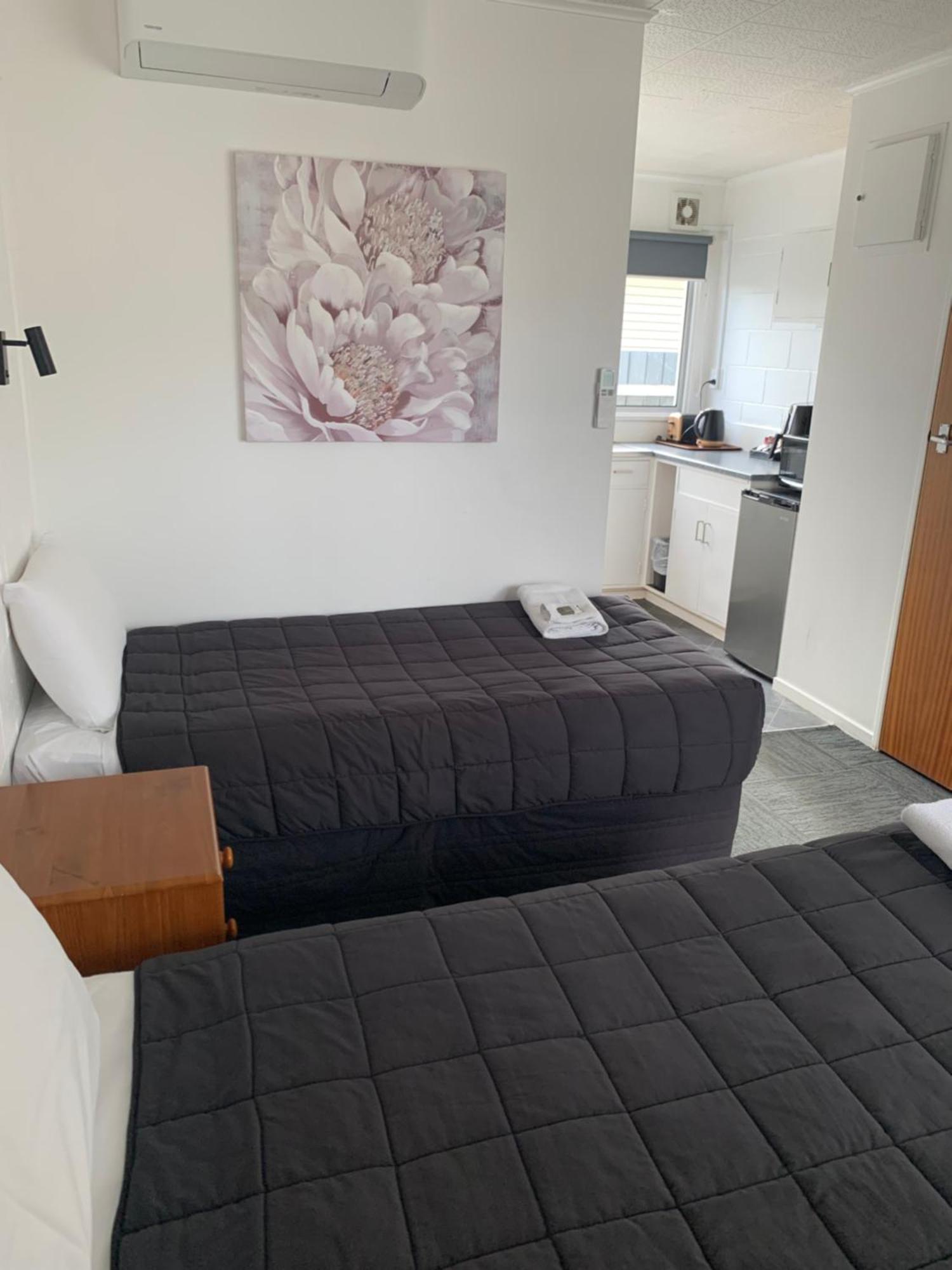Brooklyne Motel Sanson ภายนอก รูปภาพ