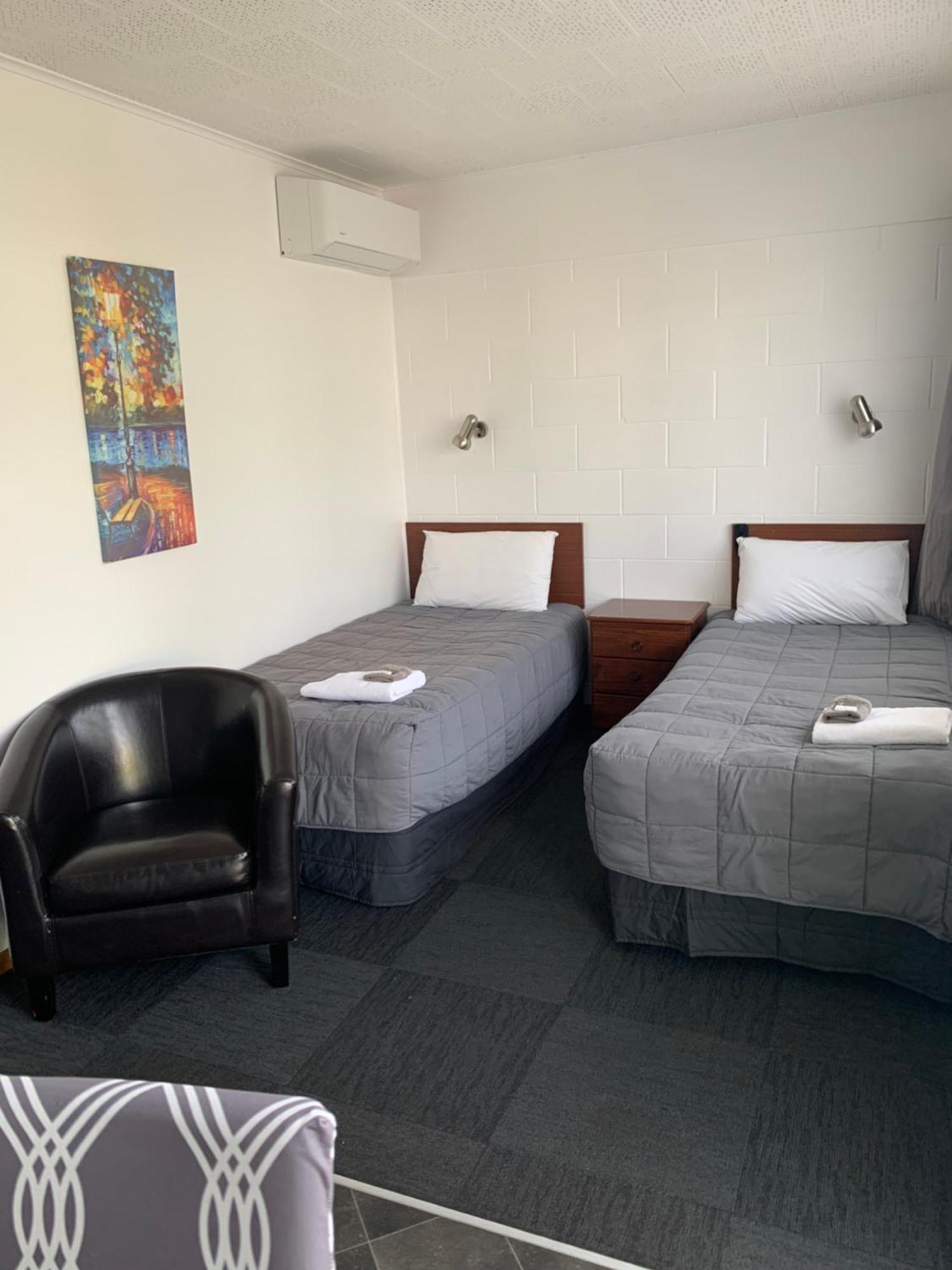 Brooklyne Motel Sanson ภายนอก รูปภาพ