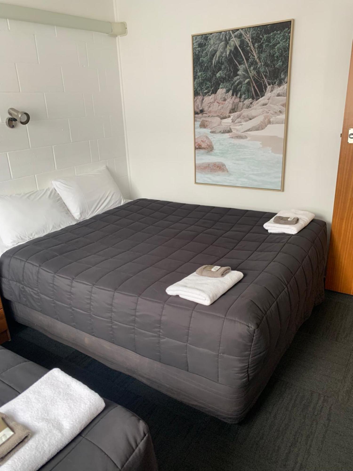 Brooklyne Motel Sanson ภายนอก รูปภาพ